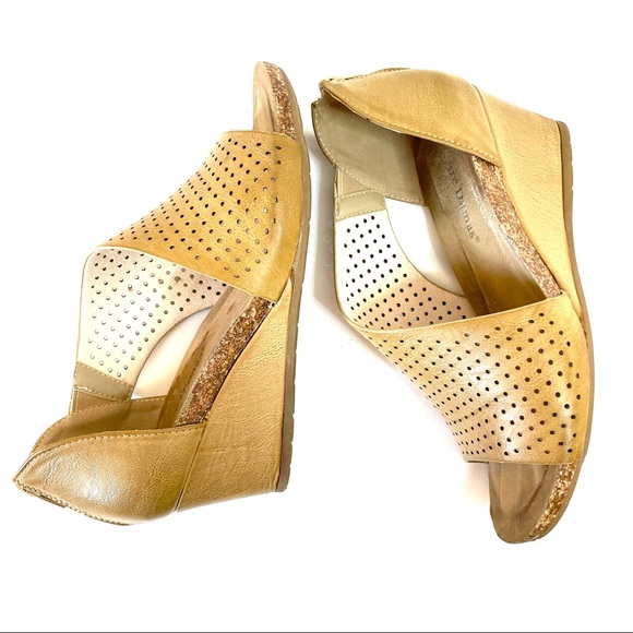Pierre Dumas tan wedge sandal size 6 1/2M GUC - Picture 6 of 8